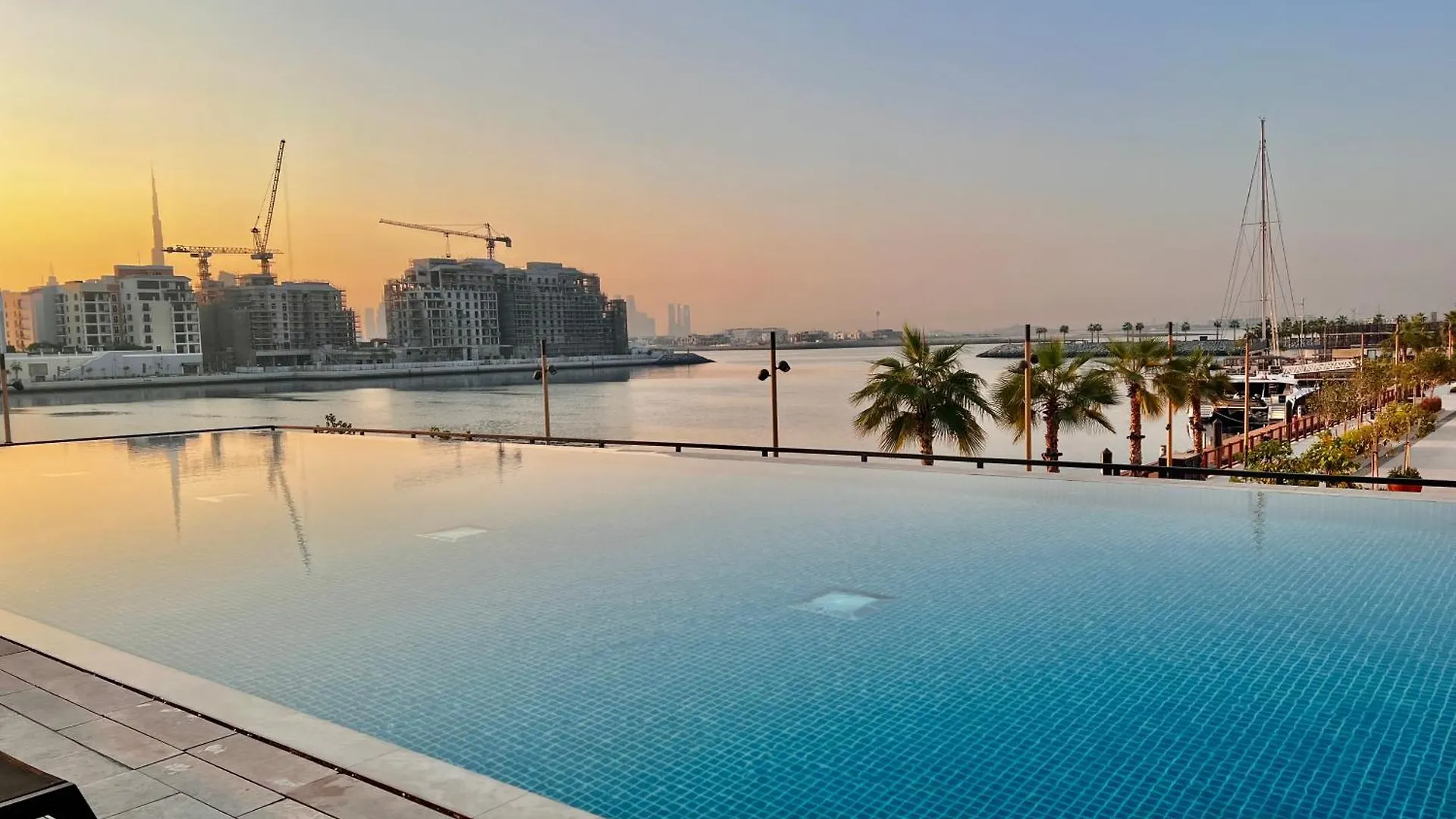 2 Bedrooms With Private Beach And Work Station Dubai