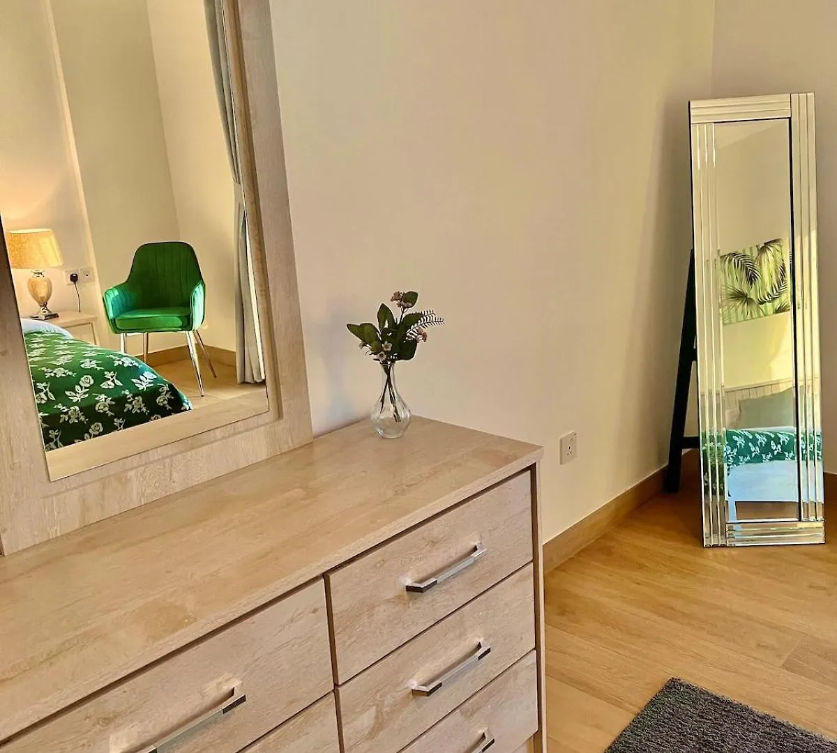 2 Bedrooms With Private Beach And Work Station Dubai Apartment