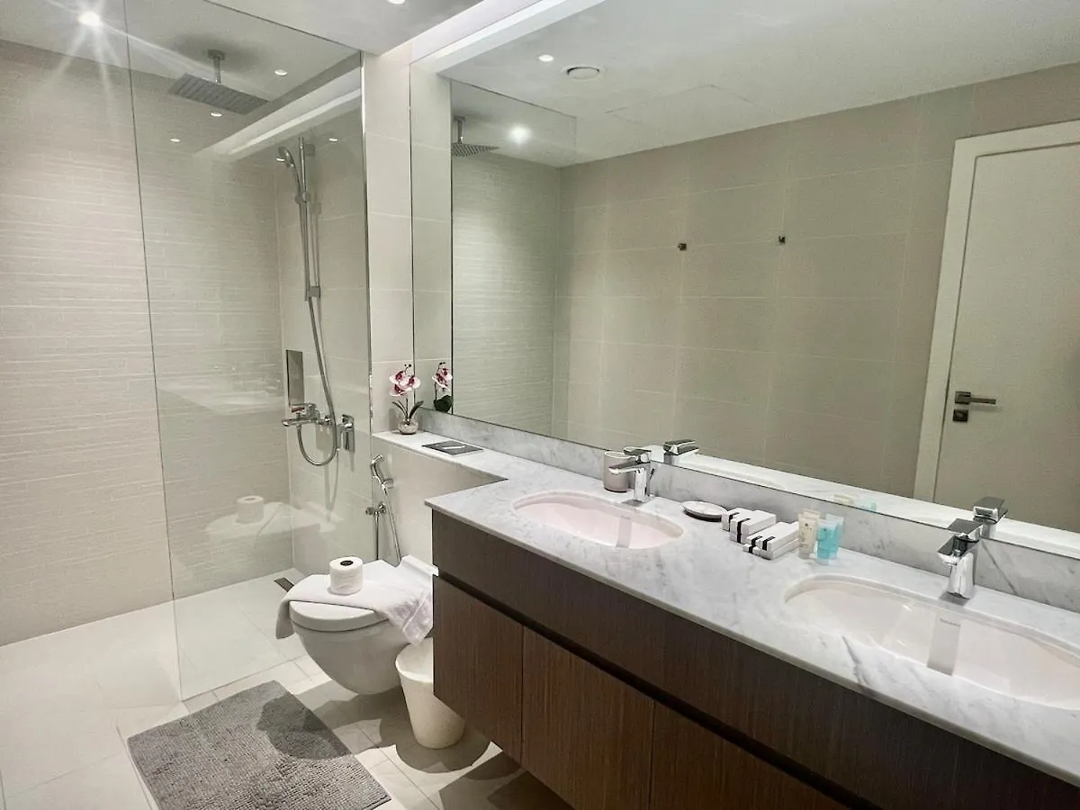 2 Bedrooms With Private Beach And Work Station Dubai Apartment